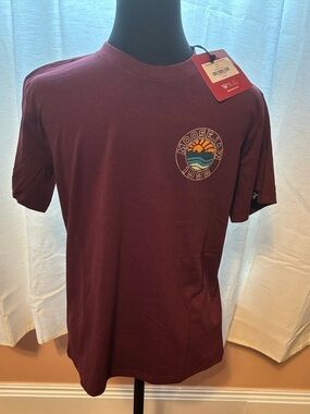MOOSEJAW Men's Maroon Short Sleeve Graphic Tee. NWT
